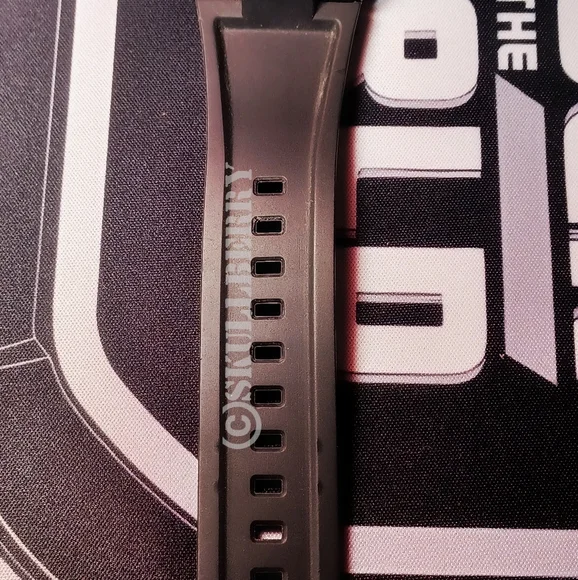 ✅️SOLD✅️CASIO G-SHOCK GM110 ( UNISEX ) - Picture 7 of 8